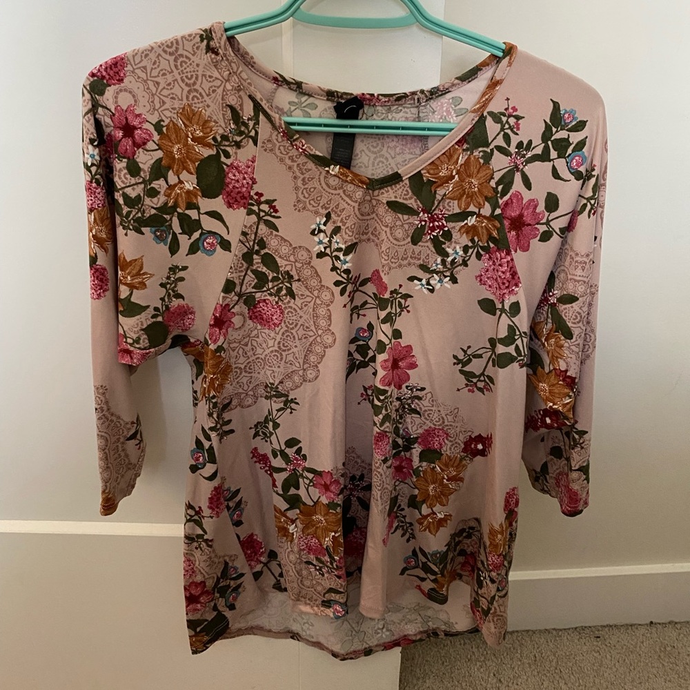 Agnes and Dora floral shirt. Size XS